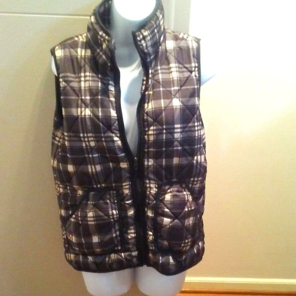 Mountain Lake black/cream plaid lightweight puffer vest - size medium